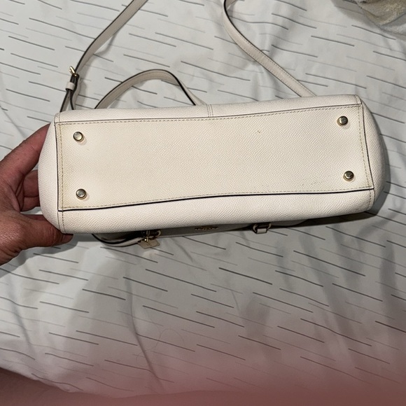 Coach  station purse like new very nice color. - Picture 5 of 8